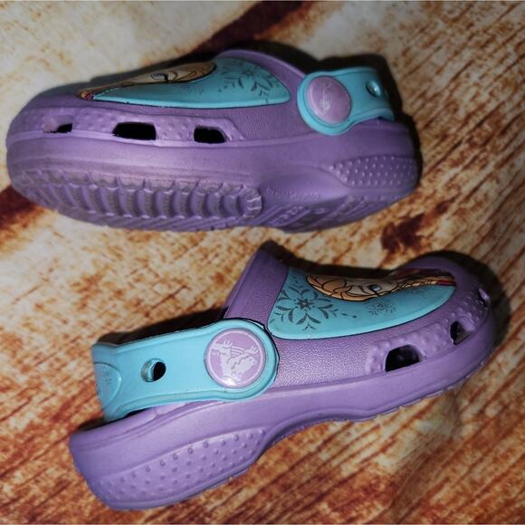 Disney Frozen Crocs Kids Clogs Anna Elsa Blue Purple Slip On Shoes - Picture 8 of 11